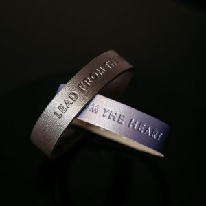 Premium gebrandete Armbänder Lead From The Heart